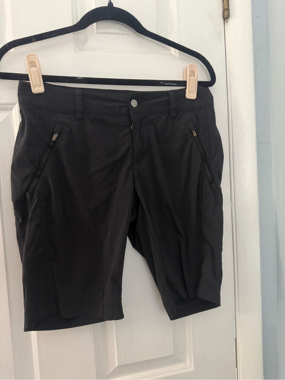 L.L.Bean Women’s Black Hiking Bermuda Shorts Size 2 Regular